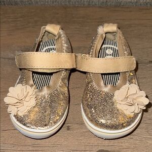 Size 5 Wonder Nation Glitter Shoes with Flowers. New without Tags